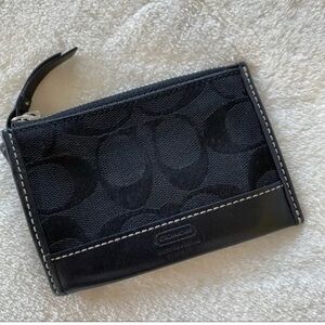 Black Coach Card/Change Wallet. With key chain holder 
In great condition.